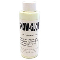 ShowMaster UV Snow Additive - glows under UV light - 4 oz bottle